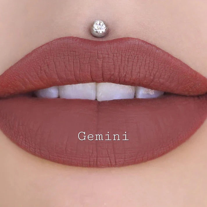 Velvet Liquid Lipstick – Long-Lasting Matte Finish