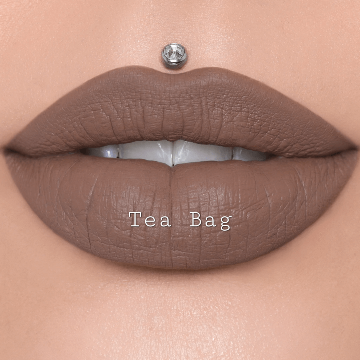 Velvet Liquid Lipstick – Long-Lasting Matte Finish
