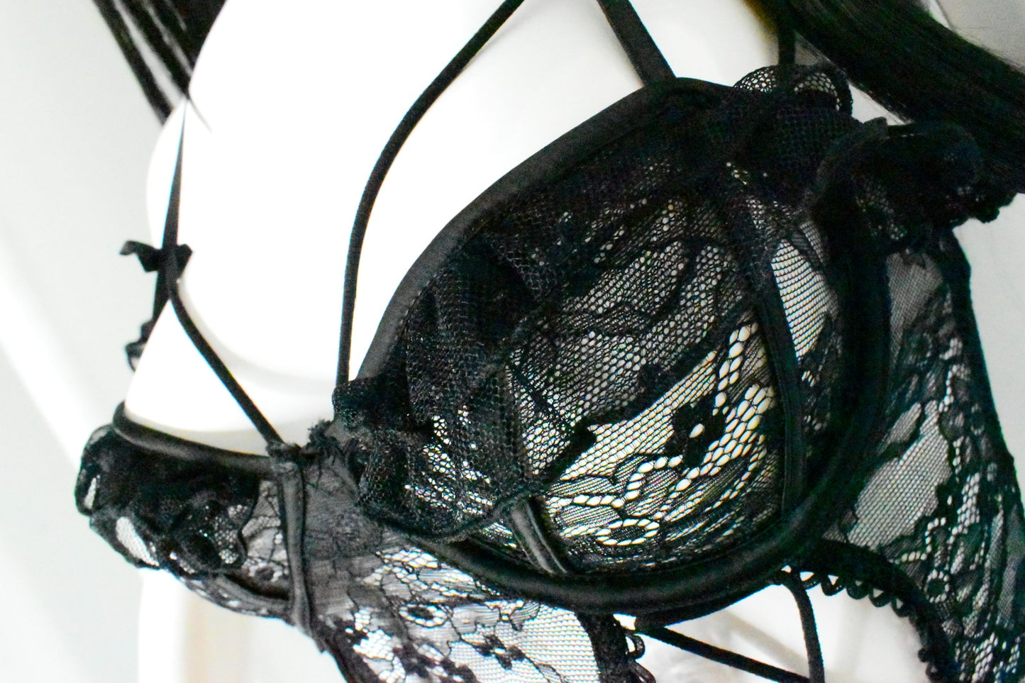 Hera Lace Bodysuit with Ruffles